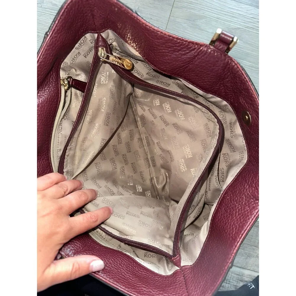 Michael Kors Should Purse with Gold Gains in Excellent Condition